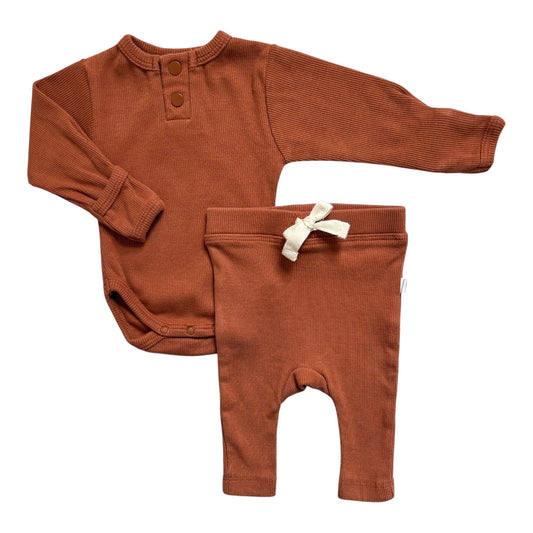 Snuggle Hunny Bodysuit & Pants (Size NB)